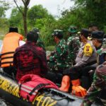 Panglima TNI Terjun Langsung Tinjau Banjir Kalsel dan Serahkan Bantuan