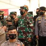 Panglima TNI Bersama Kapolri tinjau Vaksinasi Prajurit TNI dan Anggota Polda Kepri