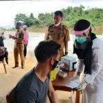 Kapolres Natuna Bersama Bupati Menyaksikan Vaksinasi, Pulau Tiga Capai 70 Persen