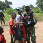 Anak Afrika Swafoto Usai Dapat Bantuan Air Bersih Dari Satgas Kizi TNI