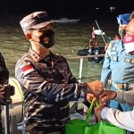 TNI AL Sisir Kapal Nelayan di Perairan Meral Sukses Vaksinasi