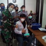 Tekan Angka Perkembangan Virus Covid-19, TNI AL Lanal Bandung Gencarkan Serbuan Vaksinasi Maritim