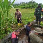 Demi Lingkungan Bersih TNI Dan Polri Natuna Rela Masuk Parit Cegah Terjadinya Banjir