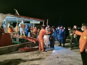 Kapal China Selamatkan Enam Kru KM Sidik di Laut Natuna