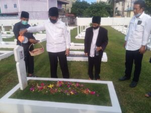 Lepas Kerinduan Dengan Abang Kandung, Isdianto Ziarah Ke Makam HM Sani