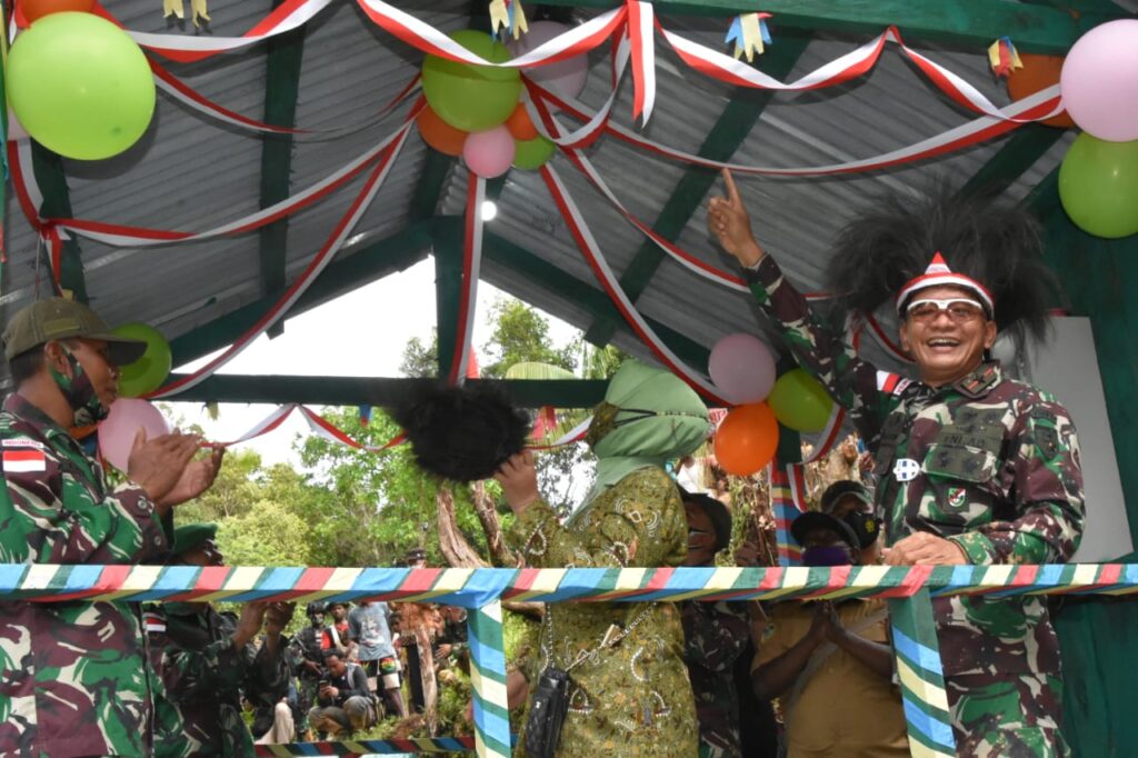Danrem Merauke Brigjen TNI Bangun Nawoko Resmikan PLTMH Karya Satgas Pamtas RI-PNG Yonif 516 CY