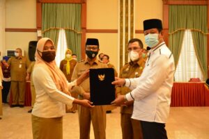 Hore! Tunaikan Janji, Gubernur Kepri Isdianto Angkat 1.205 THL Menjadi PTT