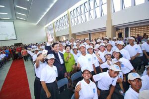Luhut Binsar Pandjaitan: Jadilah Manusia Bermanfaat Untuk Manusia Lainnya