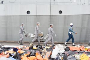 KRI Rigel Hari ke Sepuluh Bersama Tim SAR Evakuasi Lima Kantong