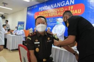 Kamis Pagi Kajati Kepri Bersama Forkopimda Jalani Vaksinasi Covid- 19