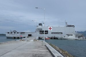 Rumah Sakit Apung KRI dr. Soeharso 990 Tangani Pasien Korban Gempa di Sulawesi Barat