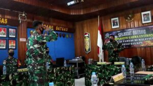 Dansatgas Terima Kunjungan Dankolakops Korem 121 ABW di Mako Satgas Pamtas RI-Malaysia Yonif 642 Kapuas