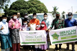 Amsakar Serahkan 255 Karung Gerakan Infak Beras Batam