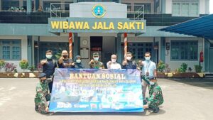 Bahu membahu Bersama Masyarakat Banten TNI AL Salurkan Bantuan Kemanusiaan