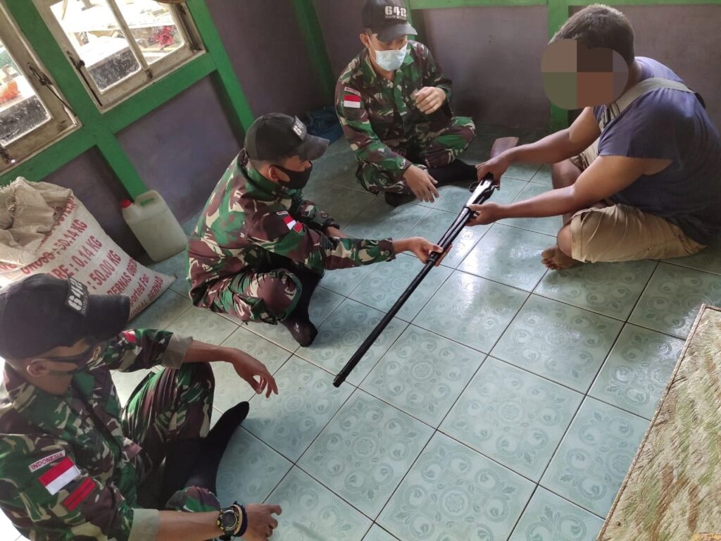 Senjata Api Kembali Diserahkan Warga Perbatasan