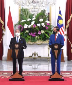 Isu Perlindungan WNI hingga Diskriminasi Sawit Inilah Inti Bertemu PM Malaysia Bersama Presiden Ri