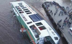 Kapal Feri KMP Bili Terbalik, Bupati Sambas: Semua Penumpang Selamat Puluhan Motor dan Mobil Ikut Tengelam