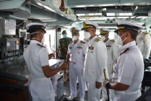 Kasal Pakistan Laksamana Amjad Khan Niazi Kunjungi KRI Bung Tomo 357