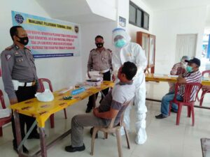 Polres Lebak Gelar Tes Swab Gratis Bagi Supir Bus di Terminal Mandala