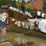 Rumah Warga Terendam Banjir, Presiden Langsung Tinjau Tanggul Citarum
