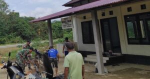 Satgas Yonif 642 Laksanakan Karya Bakti Perehaban Surau