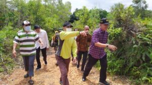 Ruslan Tinjau Pengajuan Lahan Makam di Kabil