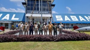 Danlanal Sabang Kolonel Laut Agus Darmawan Terima Sertifikat Tanah Dari Kakanwil BPN Banda Aceh