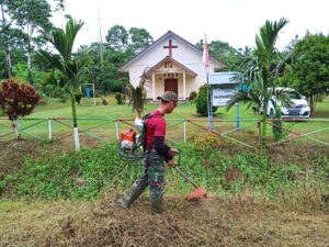 Jelang Hari Raya Paskah, Prajurit TNI Bantu Membangun Gereja