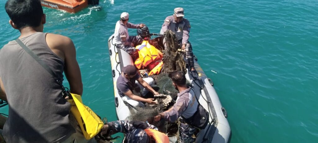 Lanal Bandung bersama Tim Terpadu Tertibkan Penangkapan Benih Bening Lobster