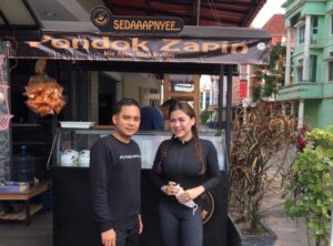 Dukung UMKM, Vicky Shu kunjungi Mie Ayam Zapin yang Lagi Tren Di Kota Batam