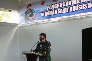 Pangkogabwilhan I Laksdya TNI I Nyoman Gede Ariawan Berbagi Peduli di RSKI