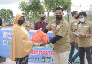 SMSI Kota Batam Salurkan Ratusan Paket Sembako Ke Masyarakat