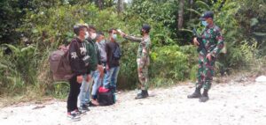 Satgas Pamtas Yonif 642 Kapuas Amankan 17 Pekerja Ilegal