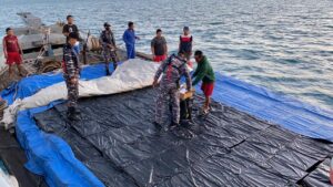 TNI AL Barhasil Amankan Barang Seludupan Ribuan Ball Rokok Dari Perairan Batam