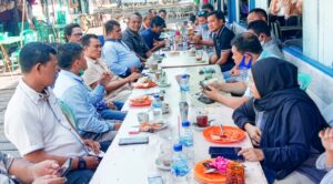 Catatan Ngopi Bareng Wartawan dengan Kacabjari Tarempa, “Pejabat Muda itu Mudah Bergaul”