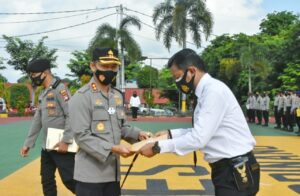 Disayang Masyarakat, Bripka Zulham Dapat Penghargaan Dari Kapolres