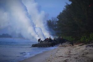Operasi Amfibi Berhasil Mendaratkan 1200 Pasukan Di Dabo Singkep Prov Kepri