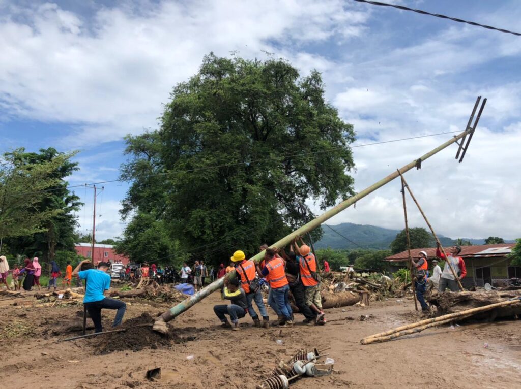 PLN terus gerak cepat lakukan pemulihan kelistrikan terdampak badai siklon tropis Seroja di Provinsi NTT