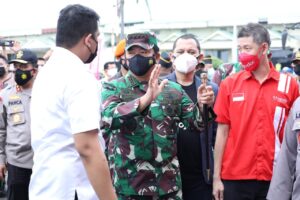 Panglima TNI dan Kapolri Tinjau Pelaksanaan Vaksinasi Drive Thru di Lanud Soewondo Medan