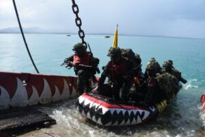 Tiga Kapal Perang Reembarkasi Sukses Berlabuh di perairan Dabo Singkep