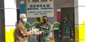 Kampung Bahari Nusantara Binaan Lanal Lampung Terima Buku Bacaan