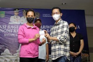 Pelaku Usaha Pariwisata Batam, Ekraf dan Budayawan Divaksin