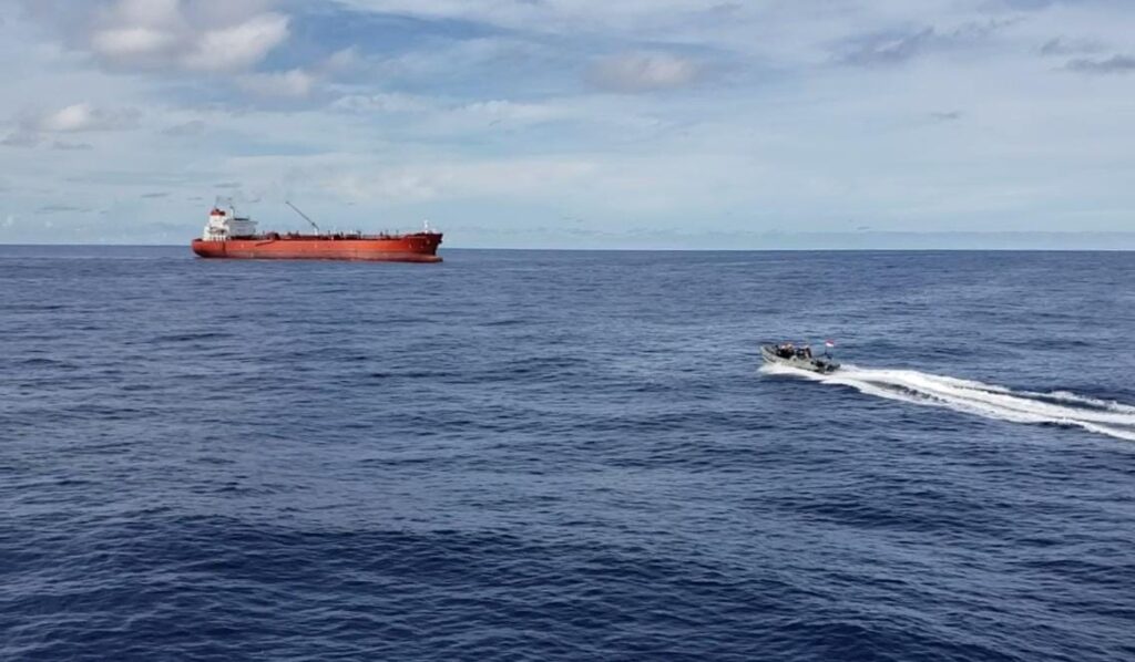 Satu ABK Kapal Dari Rusia tujuan Malaysia Berhasil Diselamatkan KRI John Lie-358 di Laut Natuna