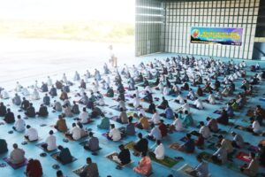 Suasana Sholat Idul Fitri 1442 H di Hanggar Integrasi Natuna