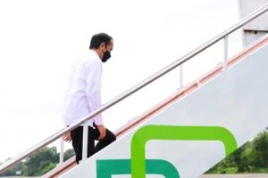 Tiba di Kepri, Presiden Jokowi Tinjau Vaksinasi Massal Serta Pengarahan