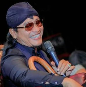 Ketika Ulama Kondang Gus Miftah unjuk Skill di Depan Pelatih PSS