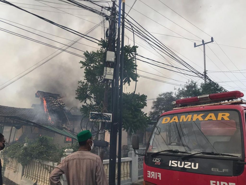 Satu Ekor Kucing Hangus Terbakar, Akibat Kebakaran Hebat Di Jalan Sambu