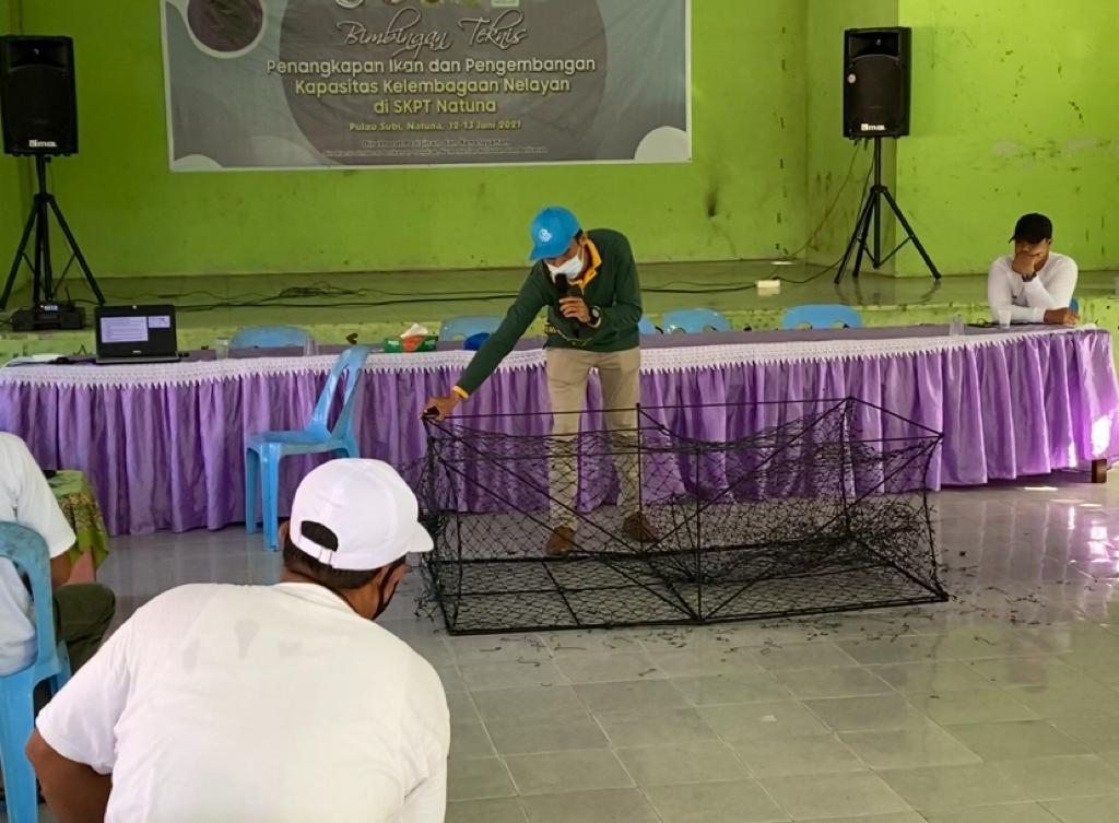 Dihari kedua nelayan kecamatan Subi diberikan pembekalan praktek dari 3 orang instruktur BBPI (Balai Besar Penangkapan Ikan) Semarang