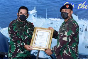 Salud, TNI AL Beri Apresiasi Prajurit KRI Penyelamat Bocah di Laut
