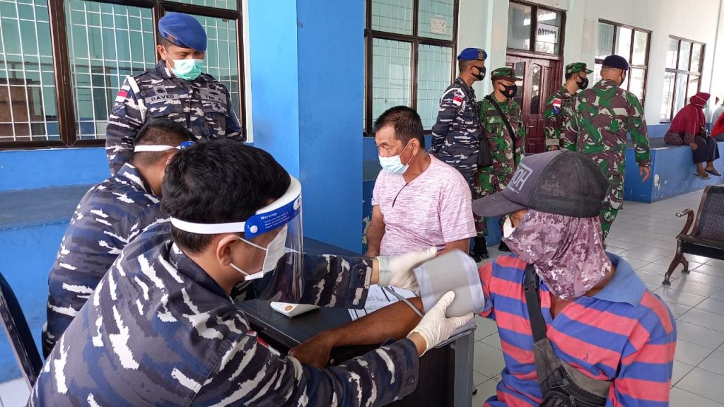 TNI AL Gelar Vaksinasi Covid-19 Bagi Nakhoda dan ABK Kapal Natuna